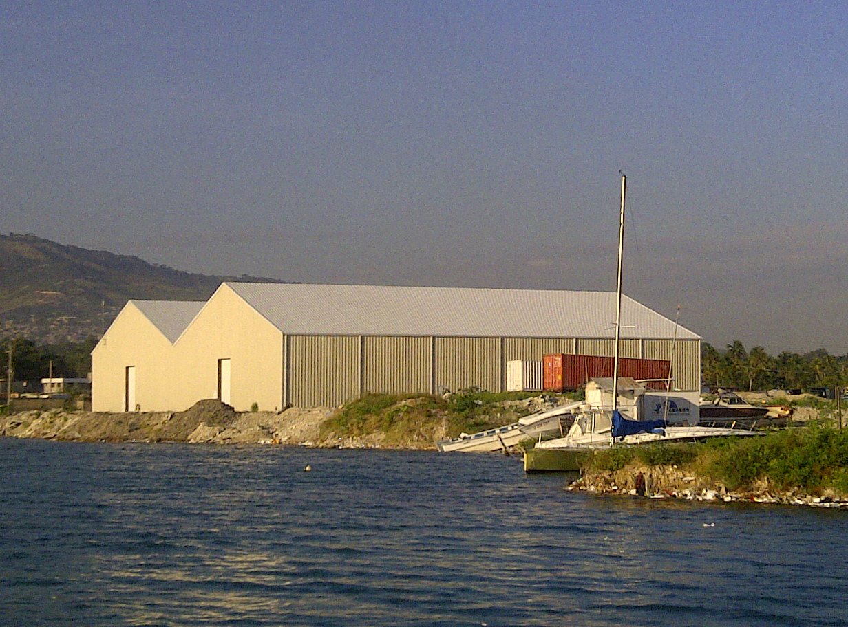Montage de 2 hangars métalliques préfabriqués(2012)